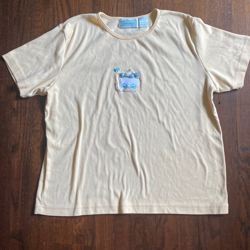 Light yellow T-shirt with flower bed and butterfly design size L